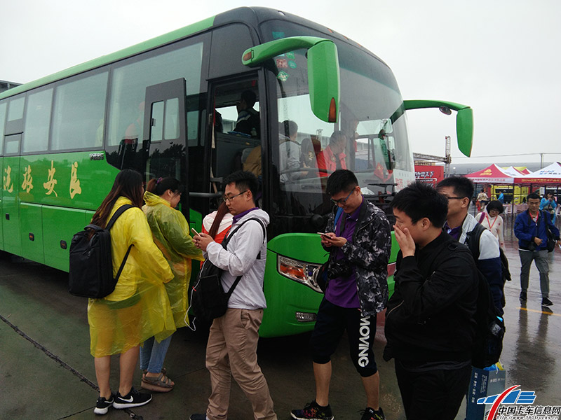 中途轉場去比賽服務區