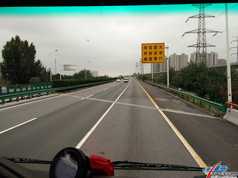 車輛上坡，第一個高架橋