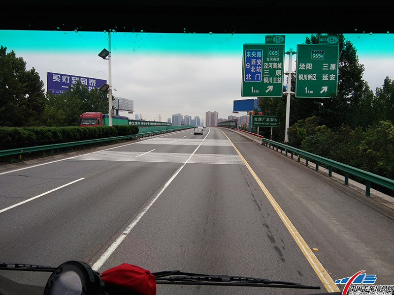 看到了路邊的道路指示牌！最后10公里沖刺。現在崔師傅的氣耗保持在23經歷了堵車，氣耗達到這個水平著實不易
