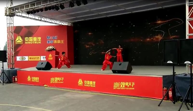 小姑娘巾幗不讓須眉，記者有幸剛才先睹為快