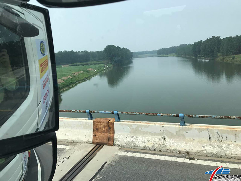 路過沙穎河橋，湖景也是美美噠～
