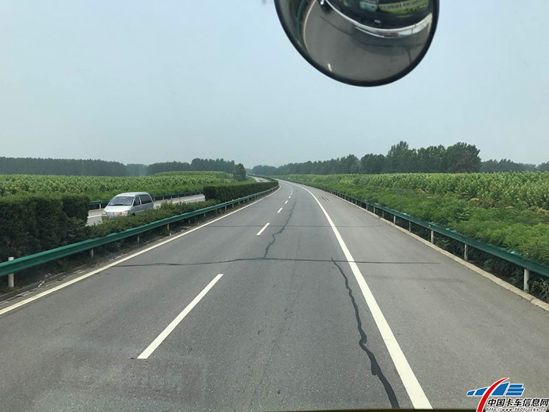 魏師傅平常跑山東日照路線，對于節油方面的小技巧，他表示，提前做好準備很重要。