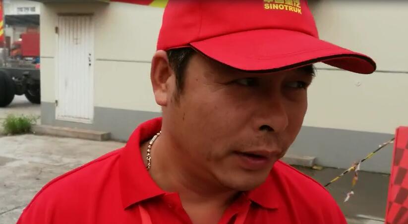 劉金德師傅說：“重汽T5G這個車內(nèi)飾漂亮，舒適性好！對于參加比賽的初衷，劉師傅稱高手在民間”