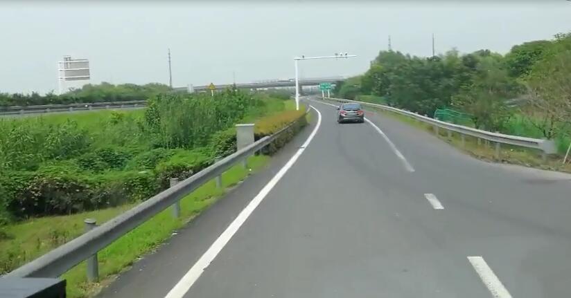 小編今天跟車特別的開心，因?yàn)橐鶕?jù)實(shí)際路況開空調(diào)。