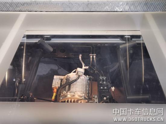 EC101智慧電驅物流車采用的電驅橋，相比于直驅，電驅橋在重量上減少了21.4%，傳動效率上提升了3.2%。.jpg