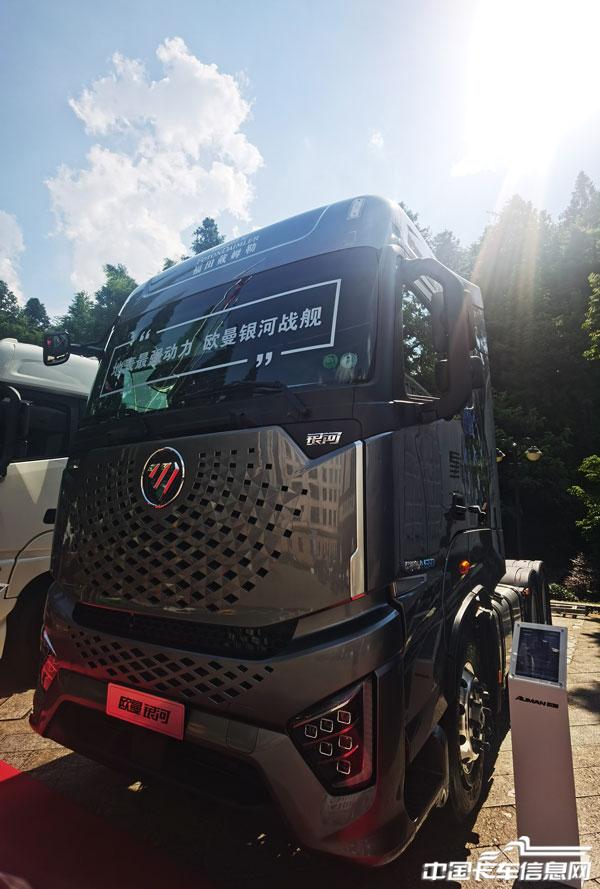 歐曼銀河6x4A15-660牽引車外觀.jpg
