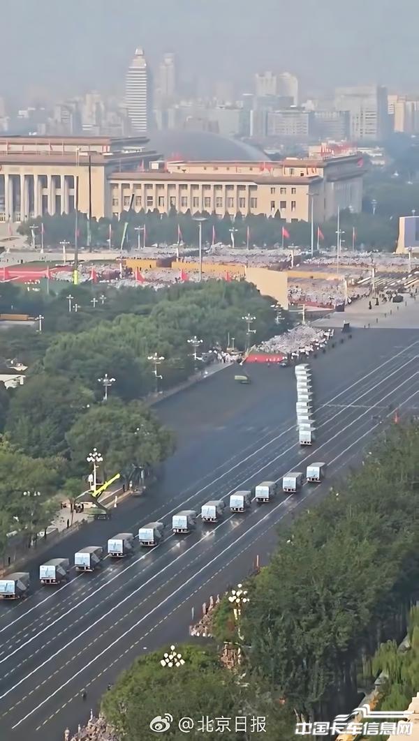 1、比亞迪純電動環衛車清潔車隊率先亮相.jpg